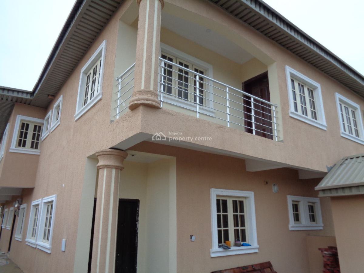 4 Bedroom Apartment, Mobil Road, Ipaja, Lagos, Flat / Apartment for Rent