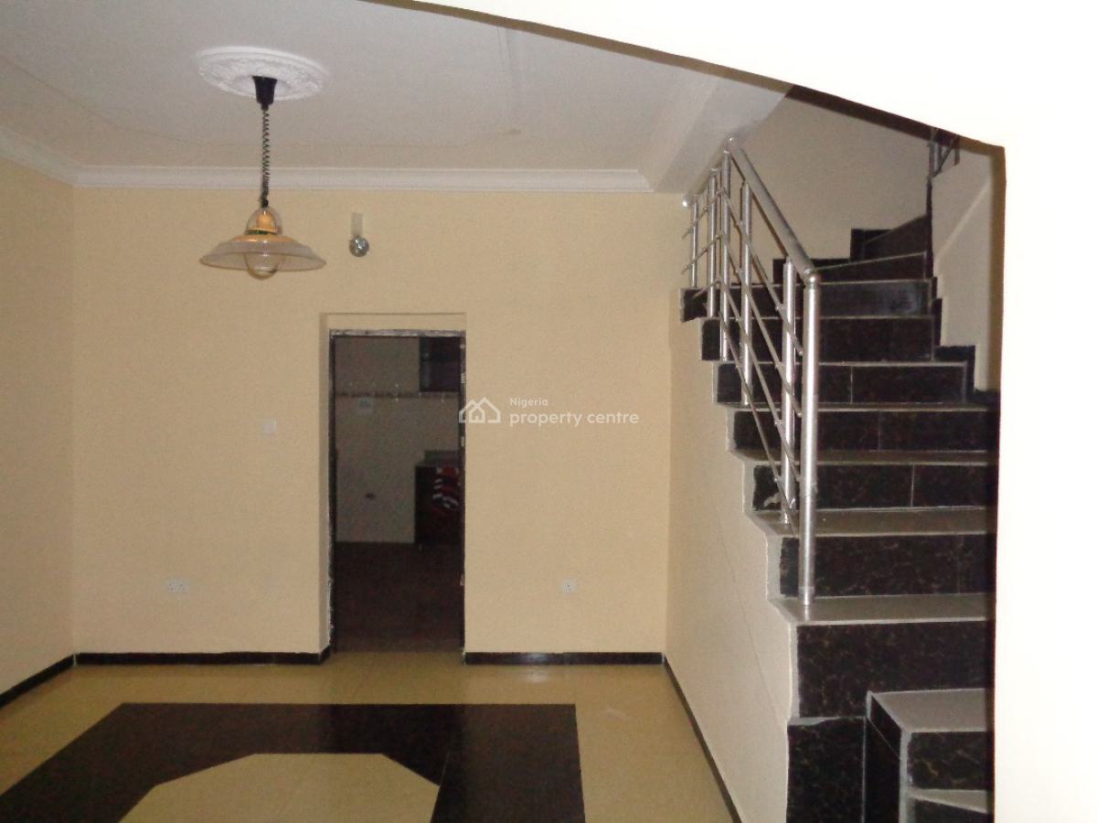 4 Bedroom Apartment, Mobil Road, Ipaja, Lagos, Flat / Apartment for Rent