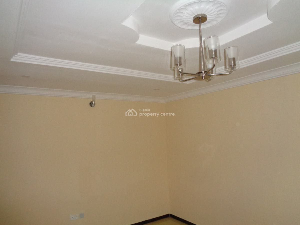 4 Bedroom Apartment, Mobil Road, Ipaja, Lagos, Flat / Apartment for Rent
