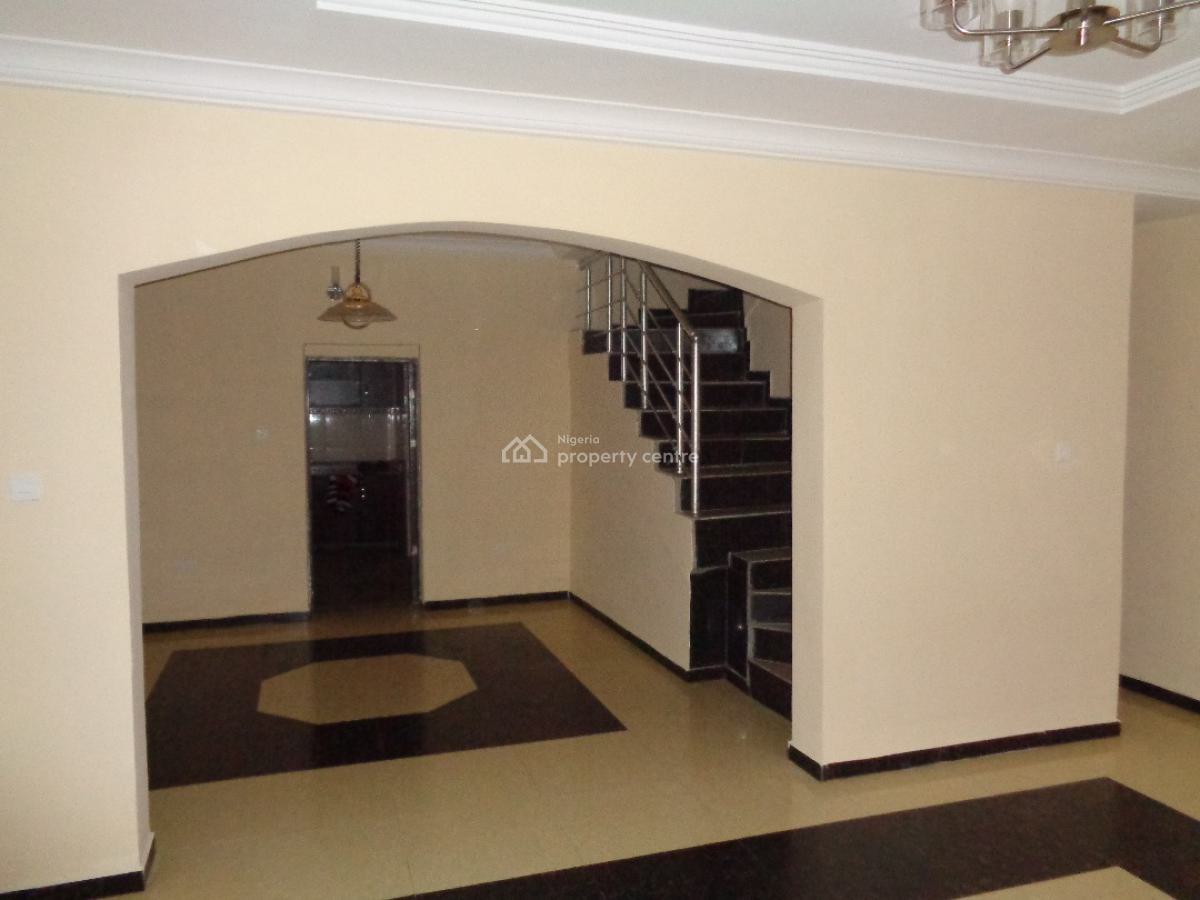 4 Bedroom Apartment, Mobil Road, Ipaja, Lagos, Flat / Apartment for Rent