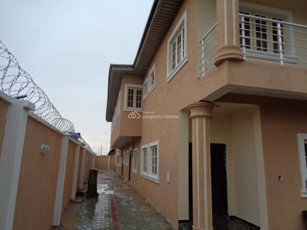 4 Bedroom Apartment, Mobil Road, Ipaja, Lagos, Flat / Apartment for Rent
