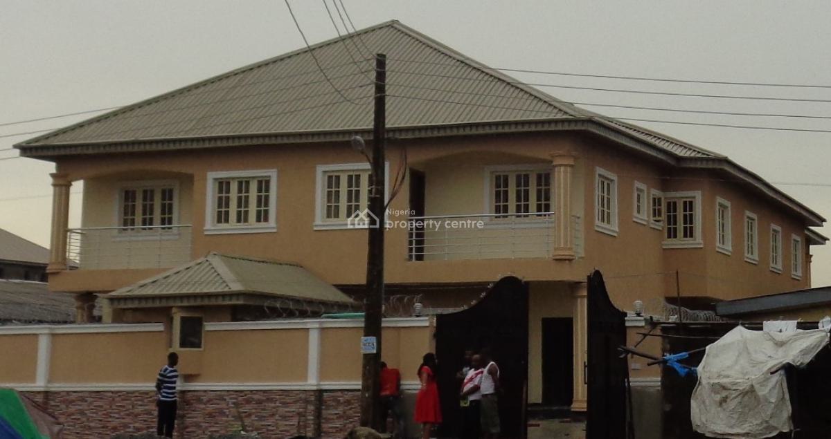 4 Bedroom Apartment, Mobil Road, Ipaja, Lagos, Flat / Apartment for Rent