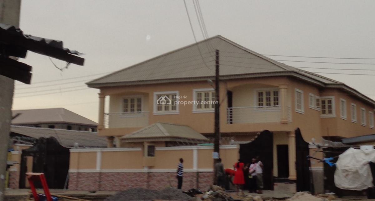 4 Bedroom Apartment, Mobil Road, Ipaja, Lagos, Flat / Apartment for Rent