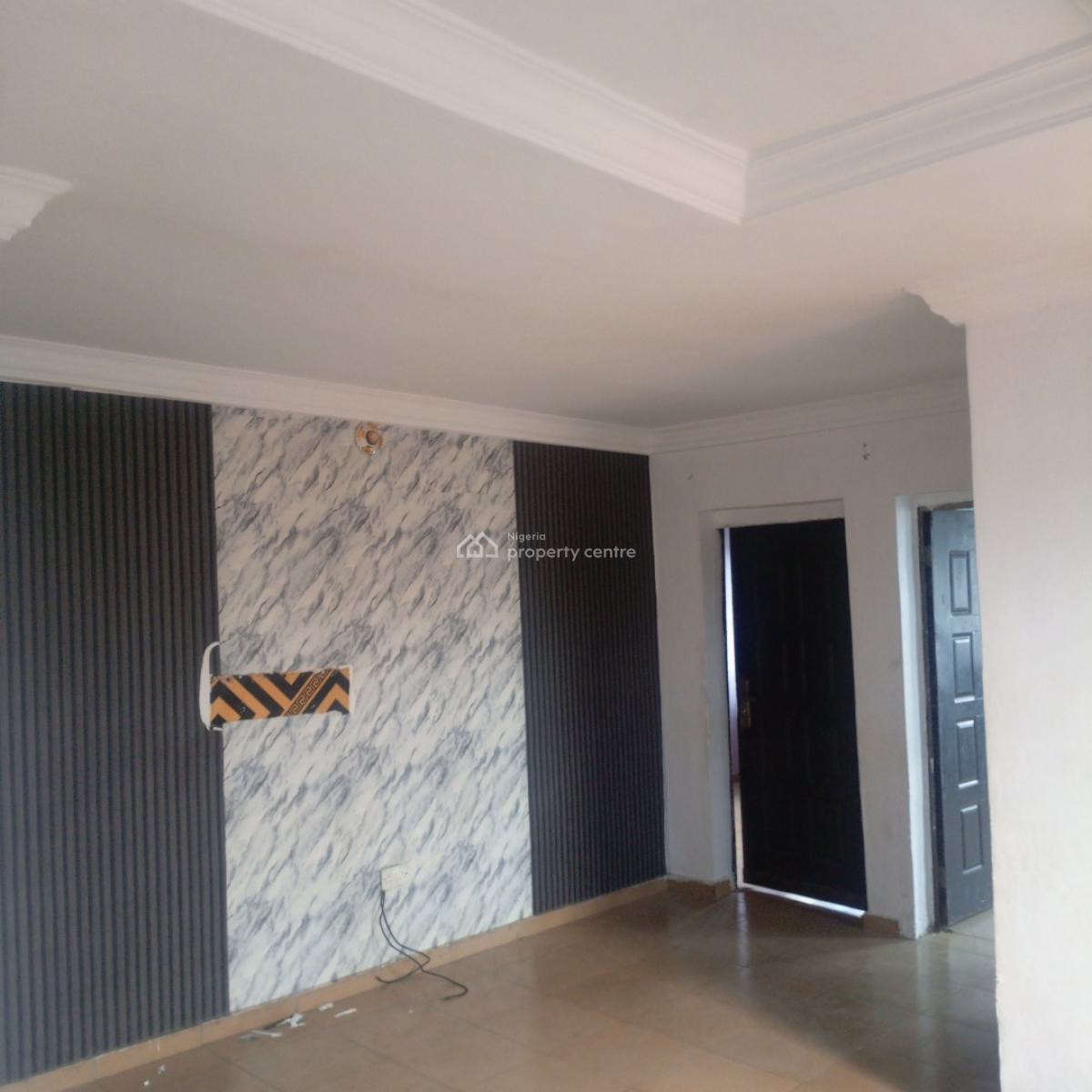 2 Bedroom Flat Upstairs, Off Ishaga Road Surulere Lagos, Ojuelegba, Surulere, Lagos, Flat / Apartment for Rent
