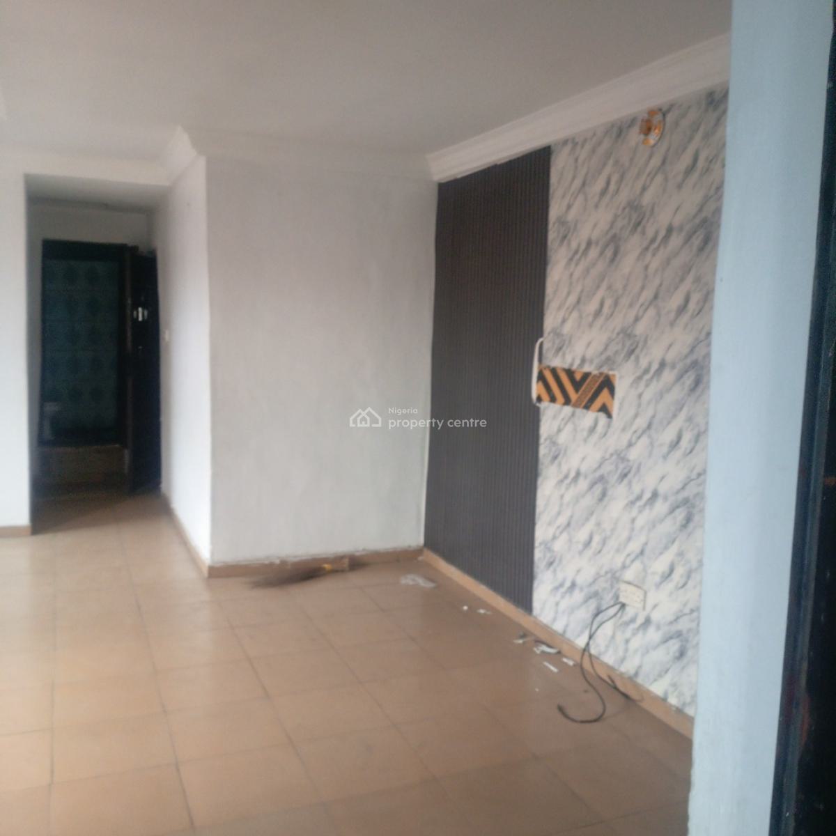 2 Bedroom Flat Upstairs, Off Ishaga Road Surulere Lagos, Ojuelegba, Surulere, Lagos, Flat / Apartment for Rent
