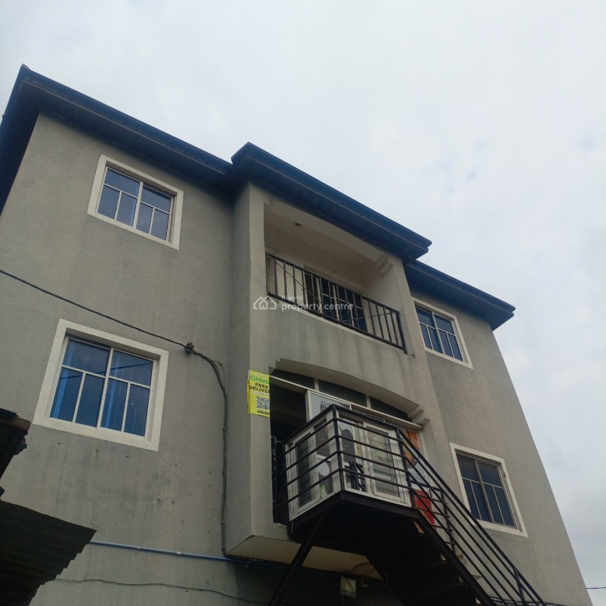 2 Bedroom Flat Upstairs, Off Ishaga Road Surulere Lagos, Ojuelegba, Surulere, Lagos, Flat / Apartment for Rent