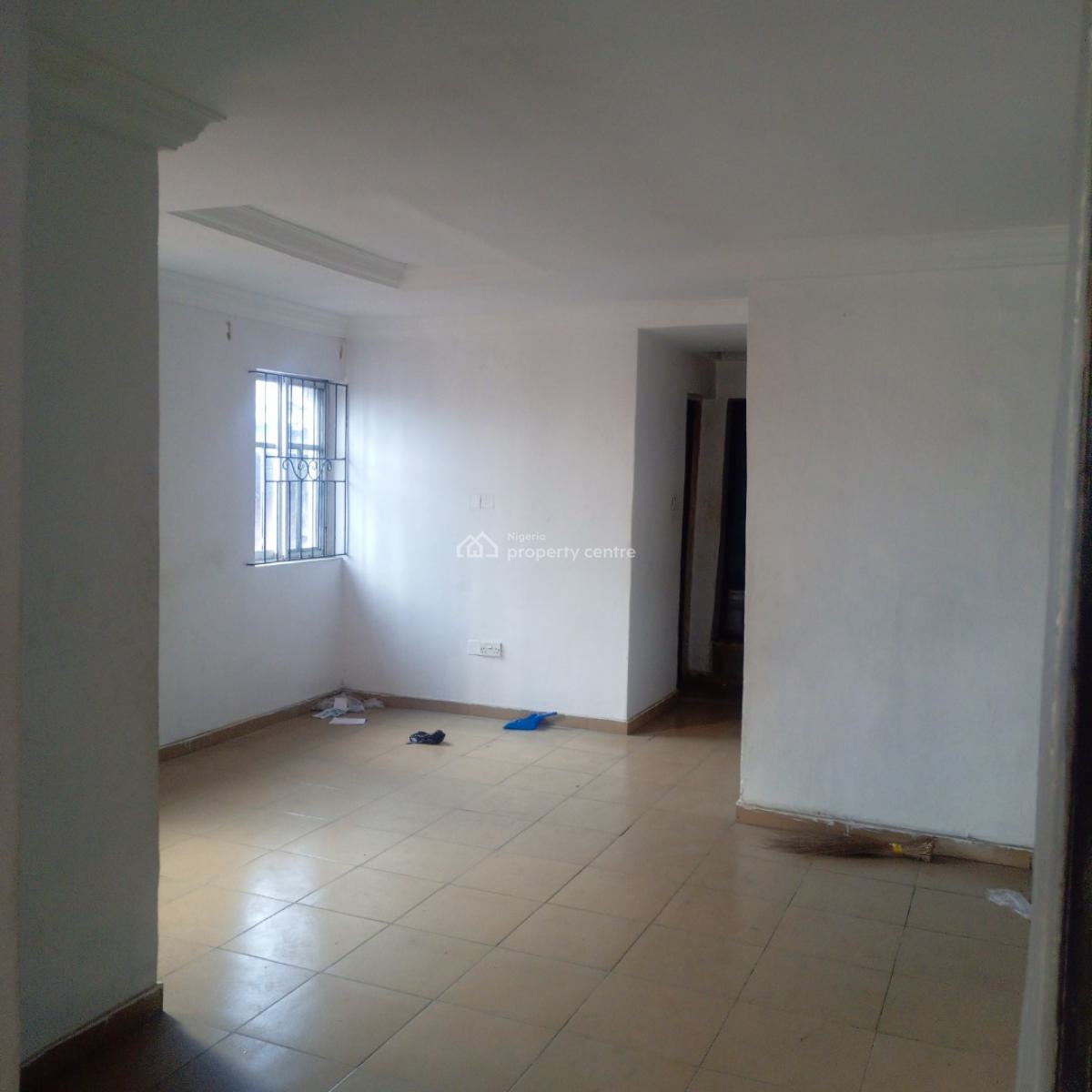 2 Bedroom Flat Upstairs, Off Ishaga Road Surulere Lagos, Ojuelegba, Surulere, Lagos, Flat / Apartment for Rent