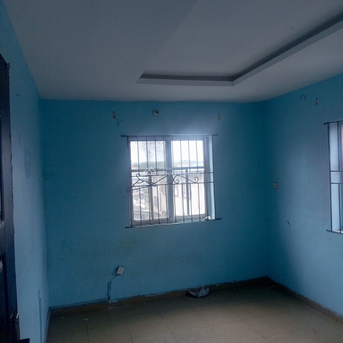 2 Bedroom Flat Upstairs, Off Ishaga Road Surulere Lagos, Ojuelegba, Surulere, Lagos, Flat / Apartment for Rent