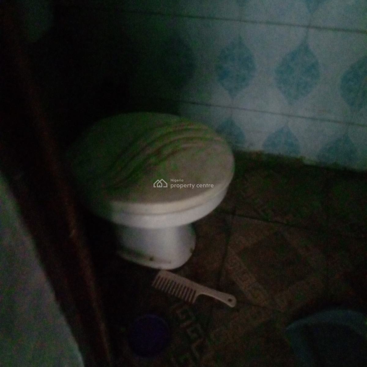 2 Bedroom Flat Upstairs, Off Ishaga Road Surulere Lagos, Ojuelegba, Surulere, Lagos, Flat / Apartment for Rent