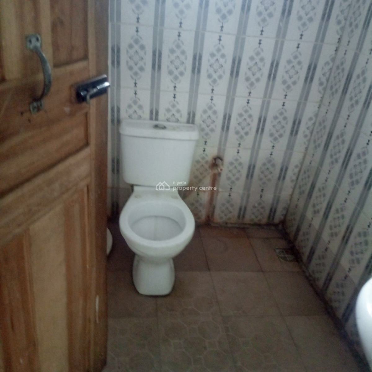 2 Bedroom Flat Upstairs, Off Ishaga Road Surulere Lagos, Ojuelegba, Surulere, Lagos, Flat / Apartment for Rent