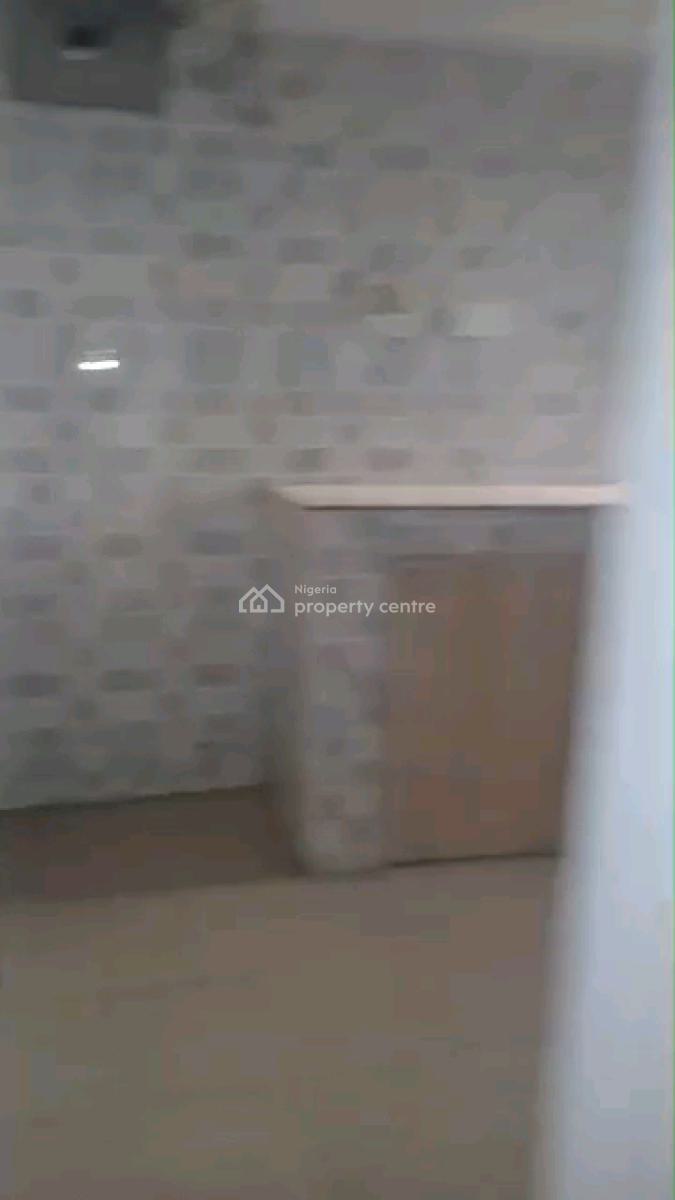 2 Bedroom Flat Front Wing 3rd Floor, Sungas, Bajulaye Road, Shomolu, Lagos, Flat / Apartment for Rent