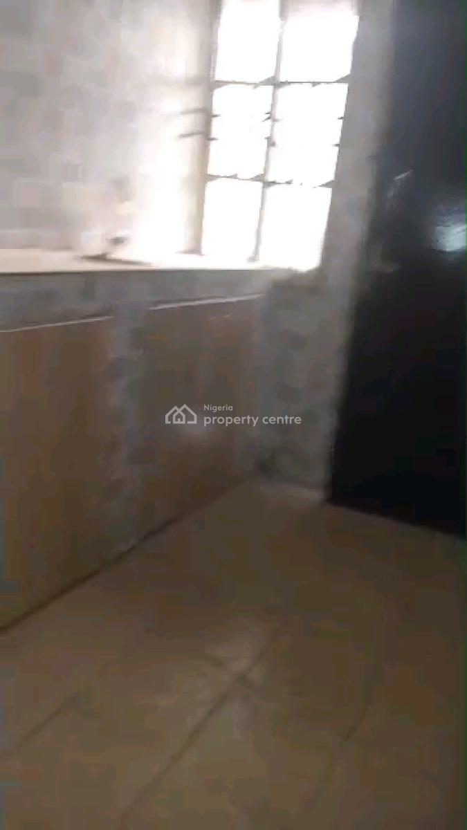 2 Bedroom Flat Front Wing 3rd Floor, Sungas, Bajulaye Road, Shomolu, Lagos, Flat / Apartment for Rent