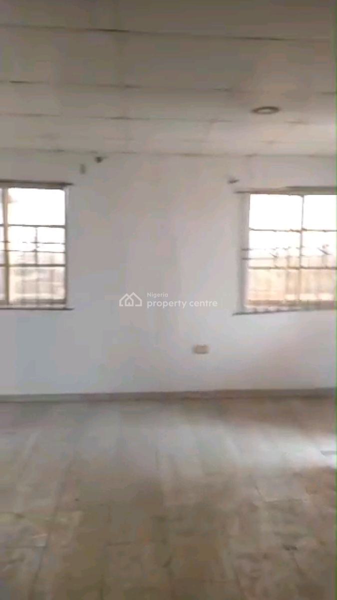 2 Bedroom Flat Front Wing 3rd Floor, Sungas, Bajulaye Road, Shomolu, Lagos, Flat / Apartment for Rent