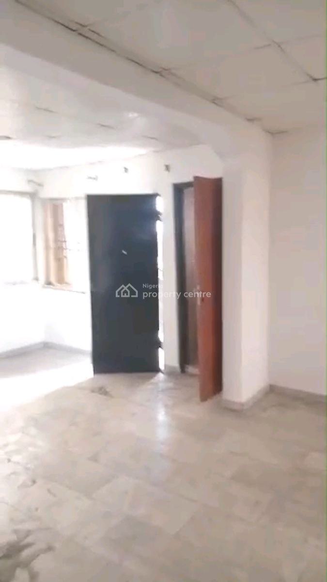 2 Bedroom Flat Front Wing 3rd Floor, Sungas, Bajulaye Road, Shomolu, Lagos, Flat / Apartment for Rent