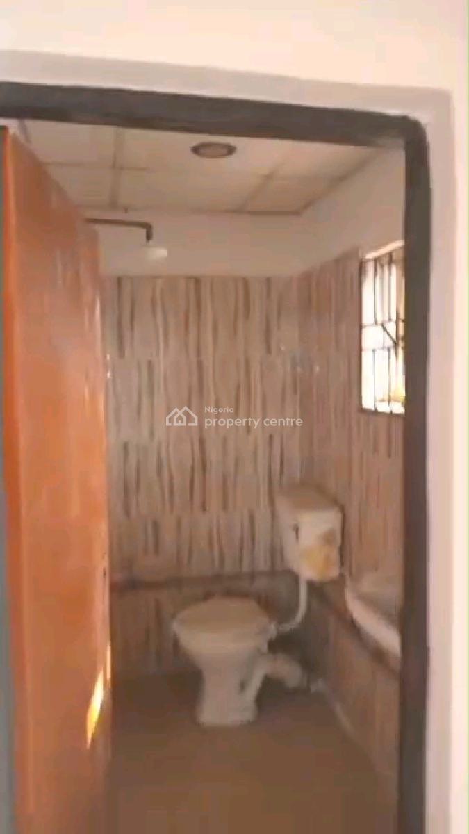 2 Bedroom Flat Front Wing 3rd Floor, Sungas, Bajulaye Road, Shomolu, Lagos, Flat / Apartment for Rent
