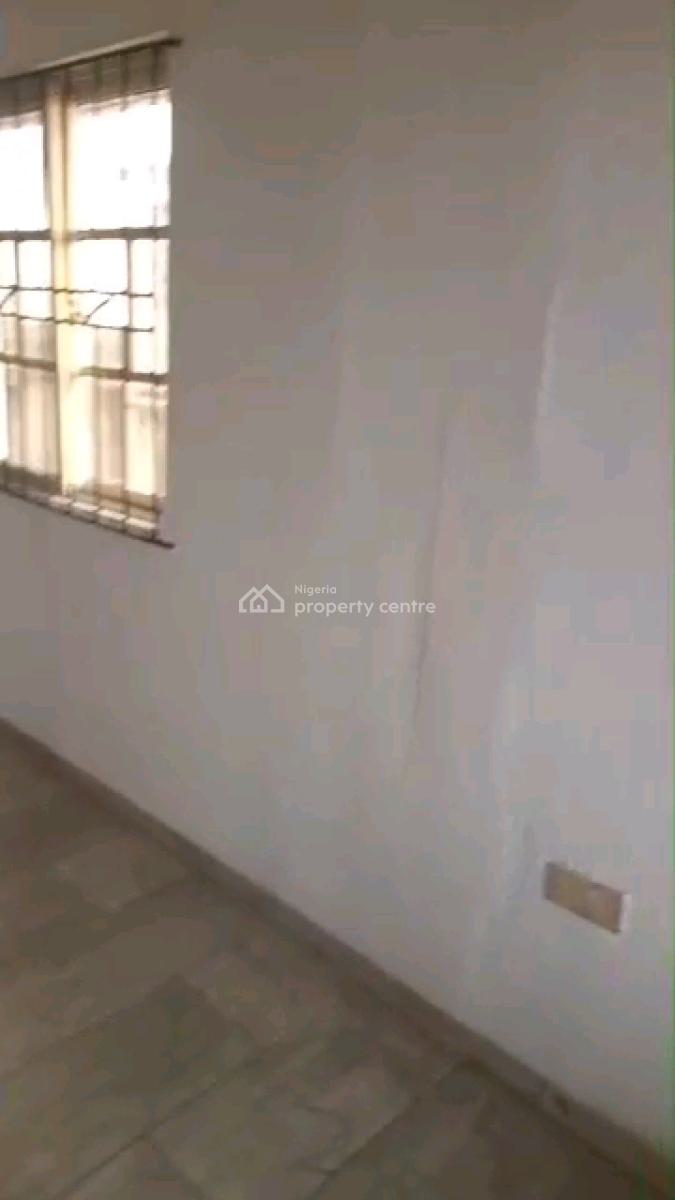2 Bedroom Flat Front Wing 3rd Floor, Sungas, Bajulaye Road, Shomolu, Lagos, Flat / Apartment for Rent