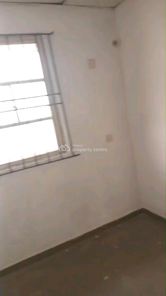 2 Bedroom Flat Front Wing 3rd Floor, Sungas, Bajulaye Road, Shomolu, Lagos, Flat / Apartment for Rent
