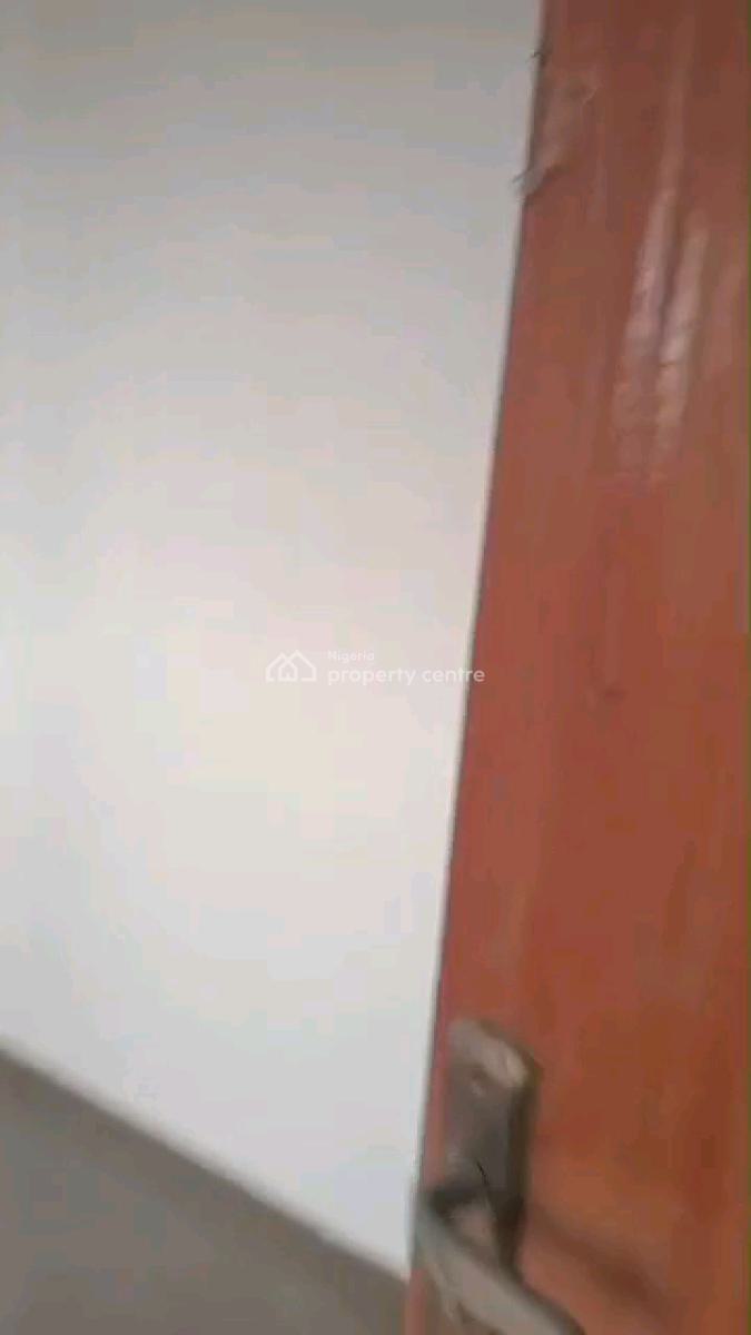 2 Bedroom Flat Front Wing 3rd Floor, Sungas, Bajulaye Road, Shomolu, Lagos, Flat / Apartment for Rent