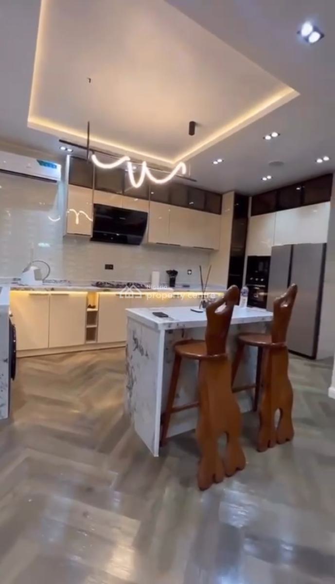 Spacious 3 Bedroom Furnished Apartment, Lekki Phase 1, Lekki, Lagos, Flat / Apartment Short Let