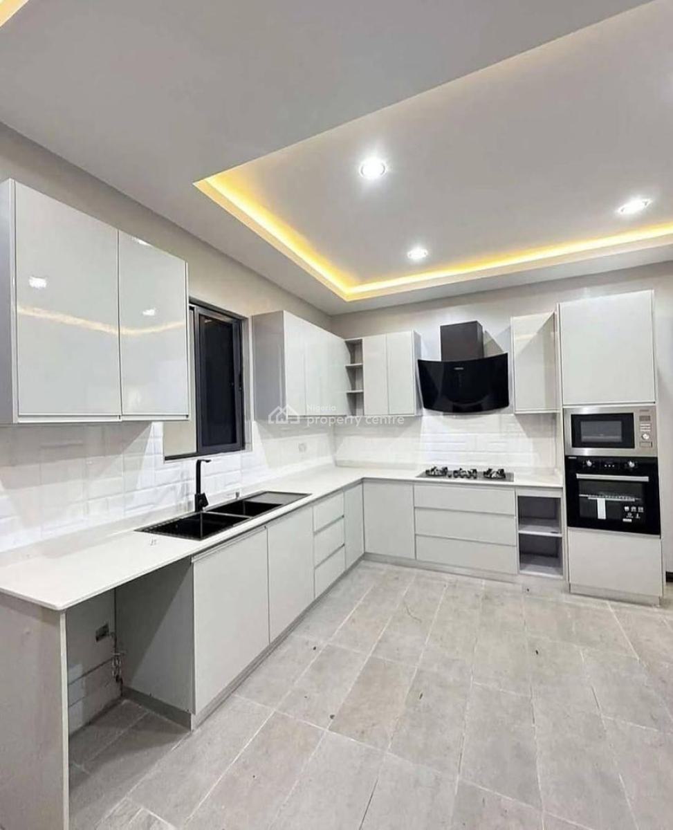 Luxury 4 Bedroom Mansionette with a Pool , Gym , Elevator Etc, Lekki Phase 1, Lekki Phase 1, Lekki, Lagos, Flat / Apartment for Sale