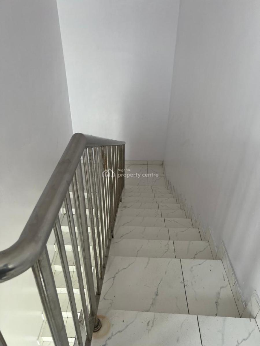 Very Neat 2 Bedroom Penthouse with a Balcony and Good View, Agungi, Lekki, Lagos, Flat / Apartment for Rent
