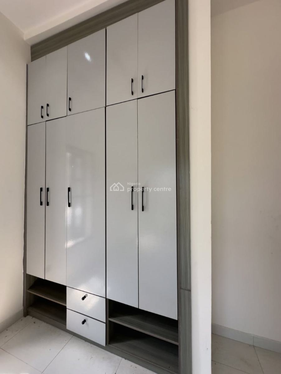 Newly Built and Serviced with 24/7 Power Supply 2 Bedroom En-suite Fla, Lekki Phase 1, Lekki, Lagos, Flat / Apartment for Rent