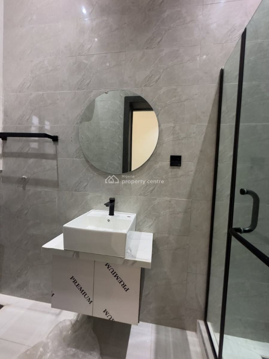 Newly Built and Serviced with 24/7 Power Supply 2 Bedroom En-suite Fla, Lekki Phase 1, Lekki, Lagos, Flat / Apartment for Rent