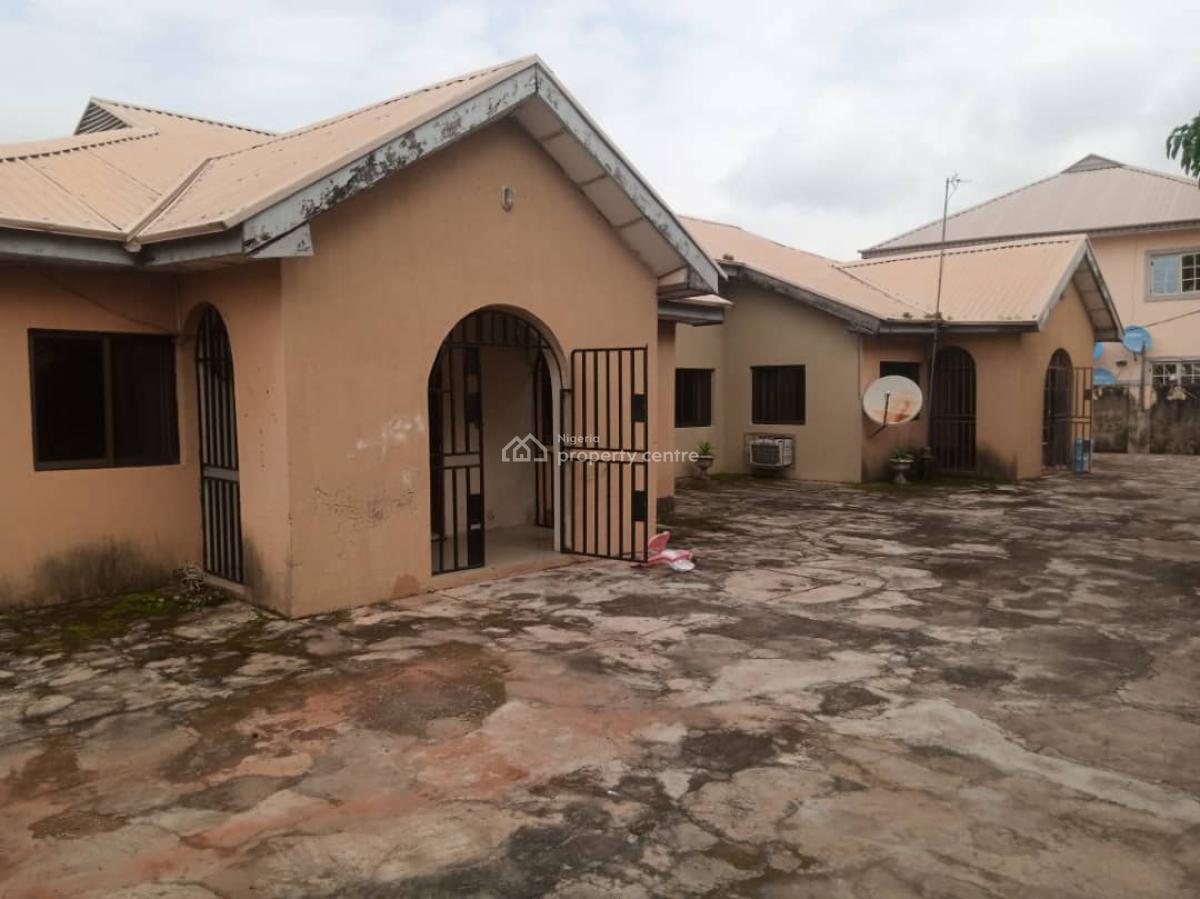 Block of Flat in  Bungalow, Aco Estate, Airport Road, Abuja., Lugbe District, Abuja, Block of Flats for Sale