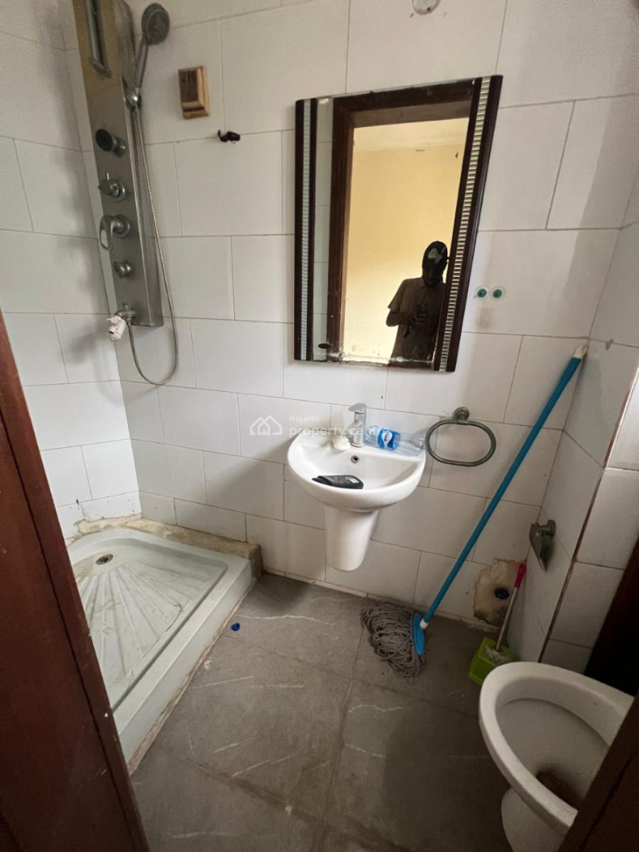Well Maintained 3 Bedroom Apartment, Off Admiralty Way, Lekki Phase 1, Lekki, Lagos, Flat / Apartment for Rent