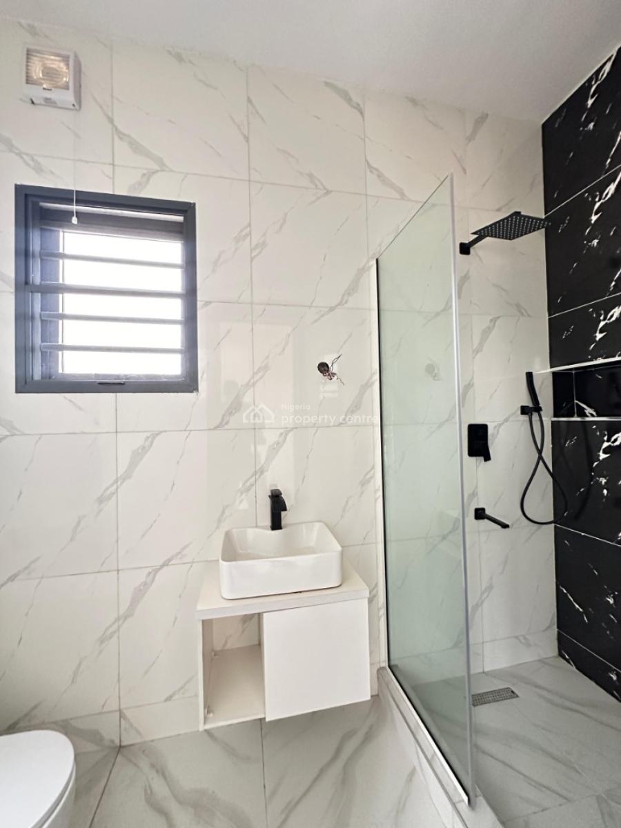 Newly Built and Serviced with 24/7 Power Supply 3 Bedroom En-suite Fla, Lekki Phase 1, Lekki, Lagos, Flat / Apartment for Rent