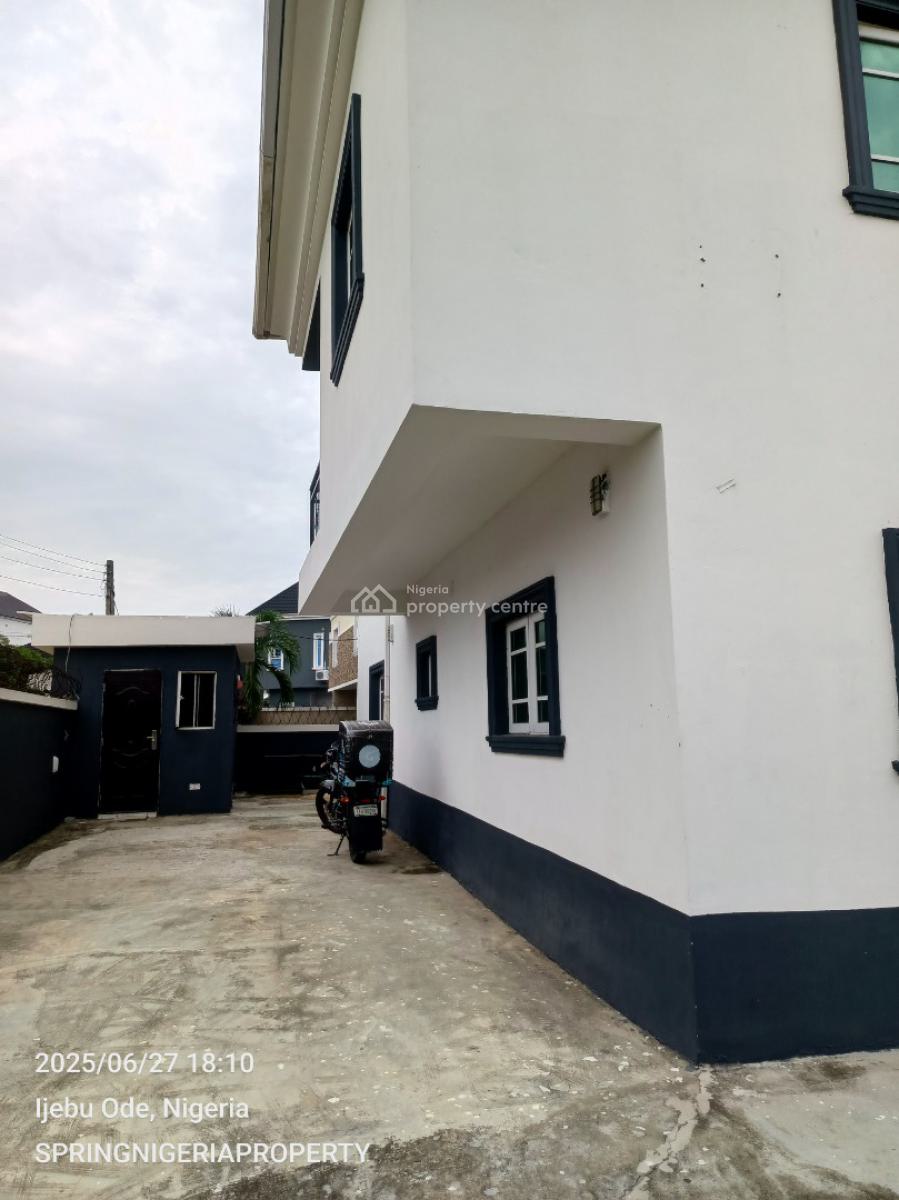 Spacious 3bedroom Flat with Only 4tenant, Good News Estate, Sangotedo, Ajah, Lagos, Flat / Apartment for Rent