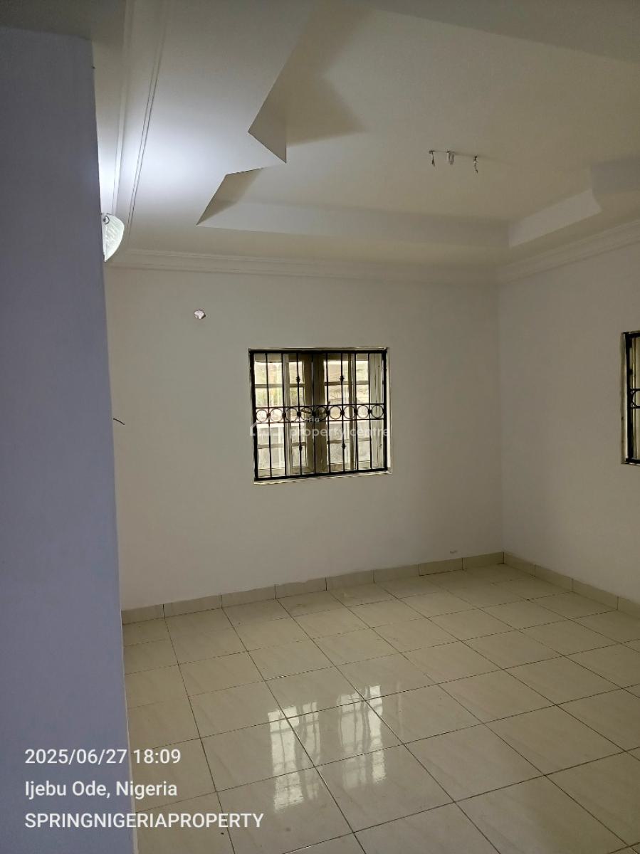 Spacious 3bedroom Flat with Only 4tenant, Good News Estate, Sangotedo, Ajah, Lagos, Flat / Apartment for Rent