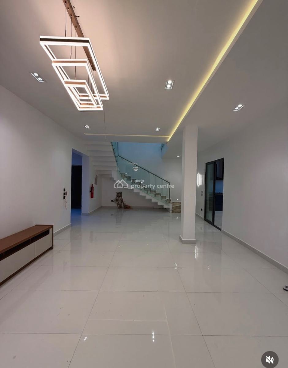 Luxury 3 Bedroom Penthouse Apartment., Guzape District, Abuja, Flat / Apartment for Sale