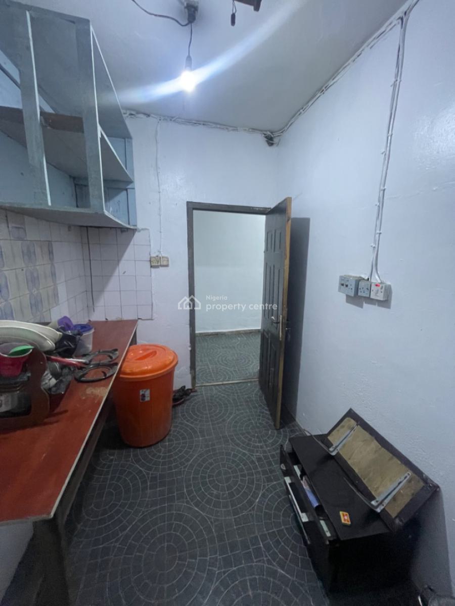 Beautiful Furnished Shared Apartment, Community Road, Akoka, Yaba, Lagos, Flat / Apartment for Rent
