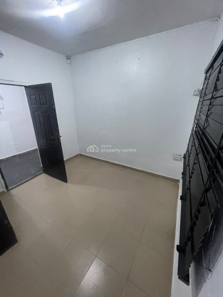 Beautiful Furnished Shared Apartment, Community Road, Akoka, Yaba, Lagos, Flat / Apartment for Rent