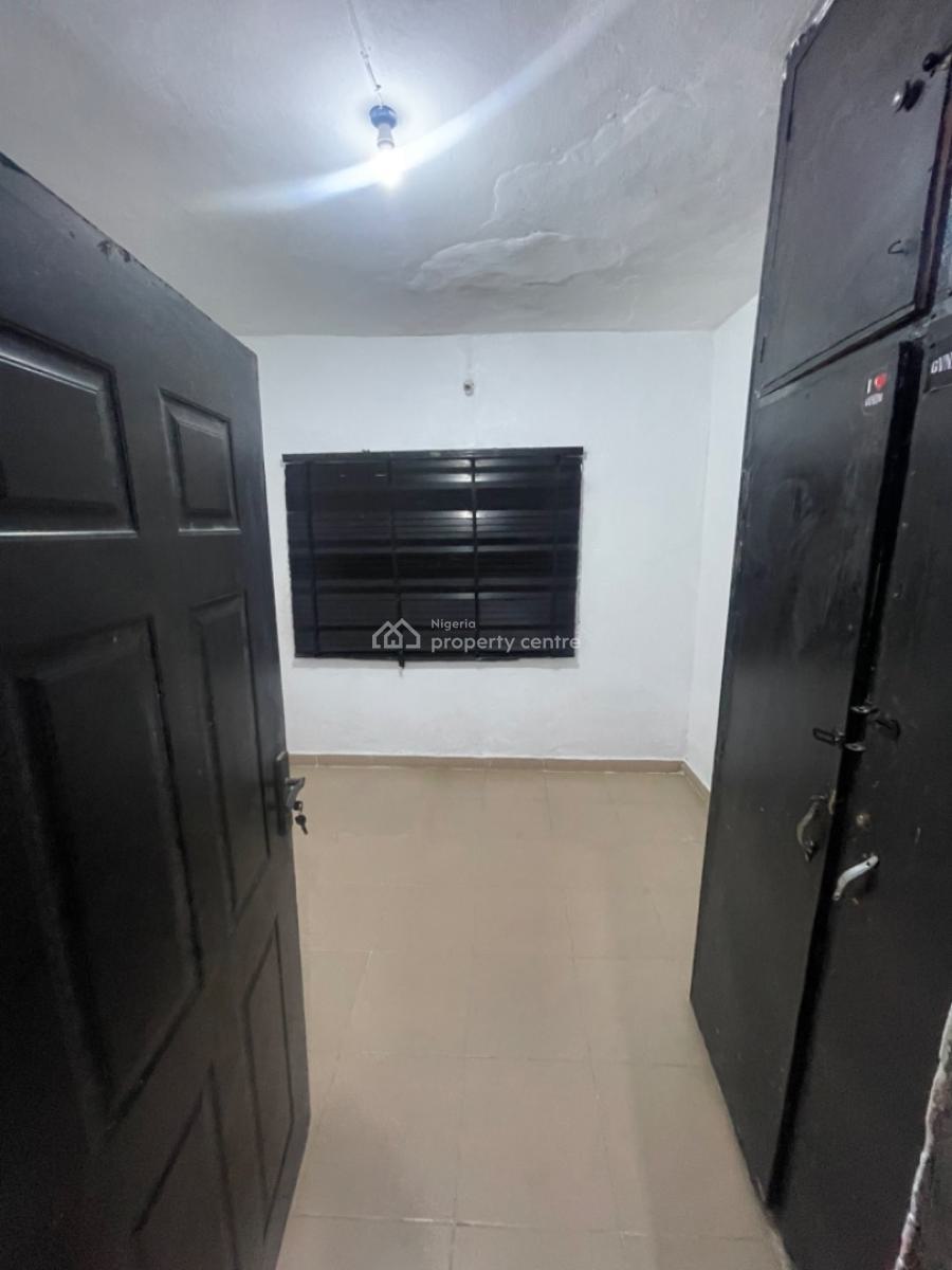 Beautiful Furnished Shared Apartment, Community Road, Akoka, Yaba, Lagos, Flat / Apartment for Rent
