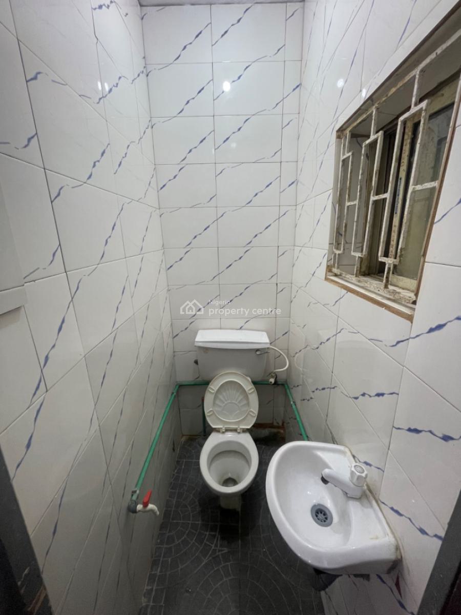 Beautiful Furnished Shared Apartment, Community Road, Akoka, Yaba, Lagos, Flat / Apartment for Rent