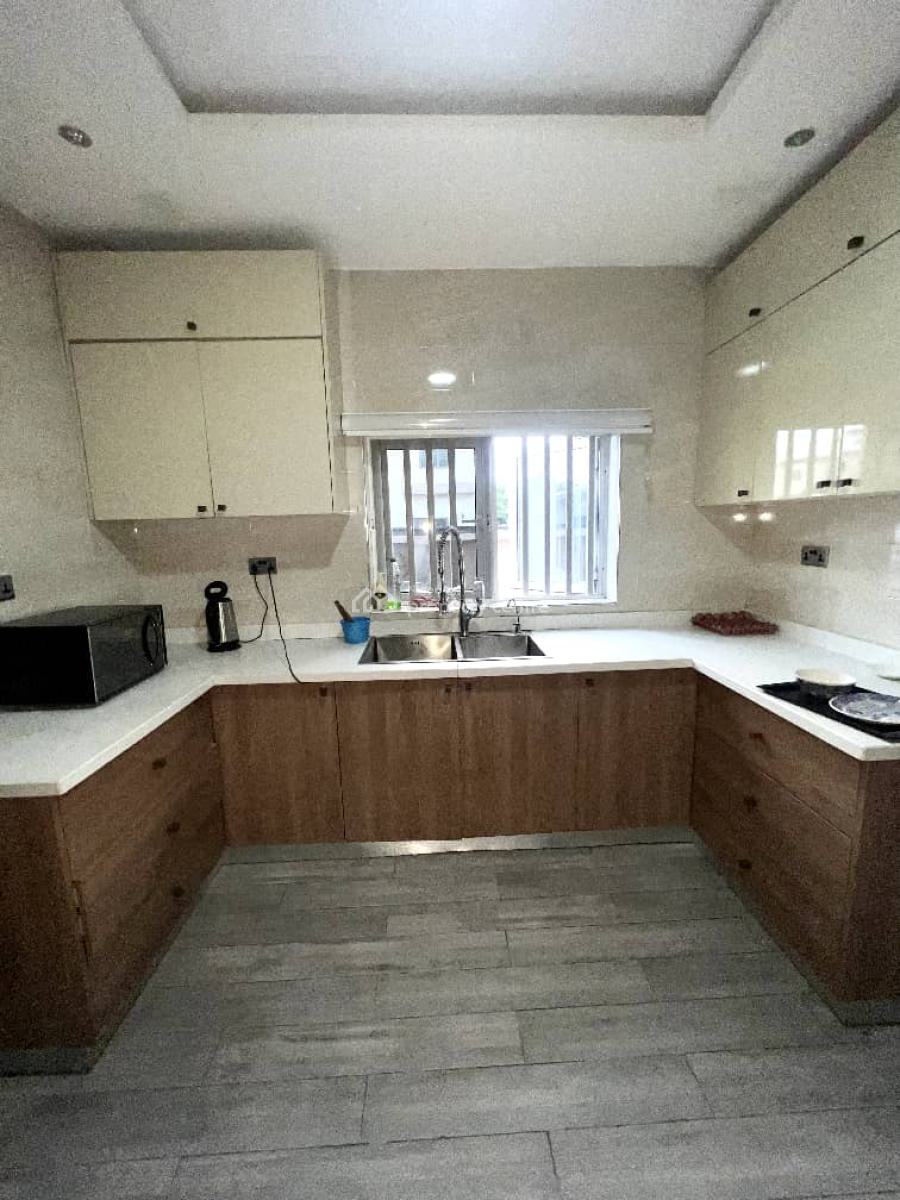 a Spacious Room in a Shared Duplex with Free Parlour, Stillwater Garden Estate, Ikate-lekki, Ikate, Lekki, Lagos, Flat / Apartment for Rent