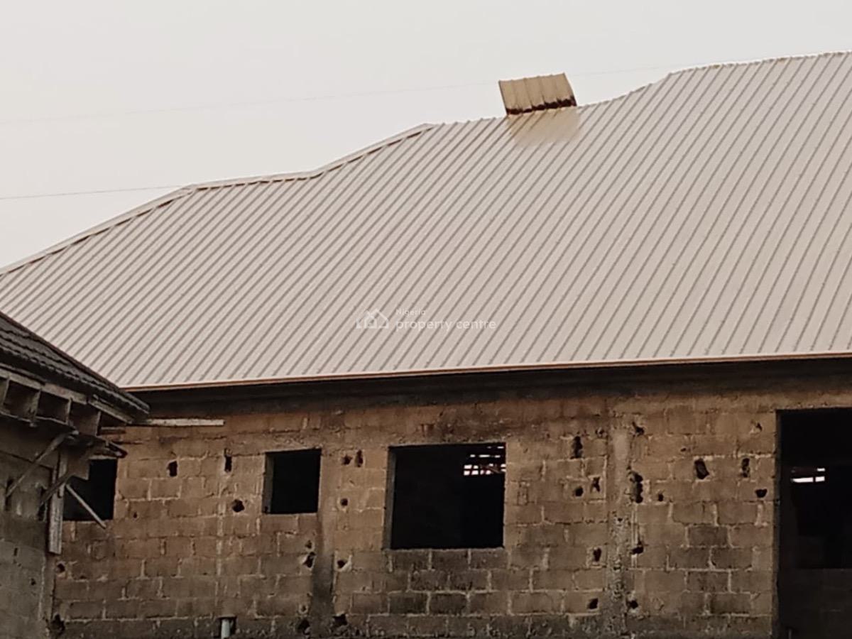 4 Bedroom Flat Apartment, Magboro Beside Deab Estate, Magboro, Ogun, Block of Flats for Sale