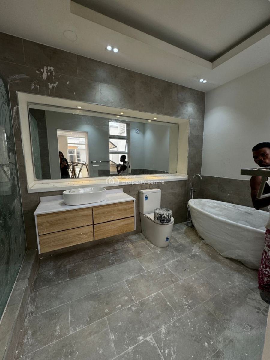 Nicely Maintained 2 Bedroom Luxurious Penthouse with Elevator Access, Banana Island, Ikoyi, Lagos, Flat / Apartment for Rent