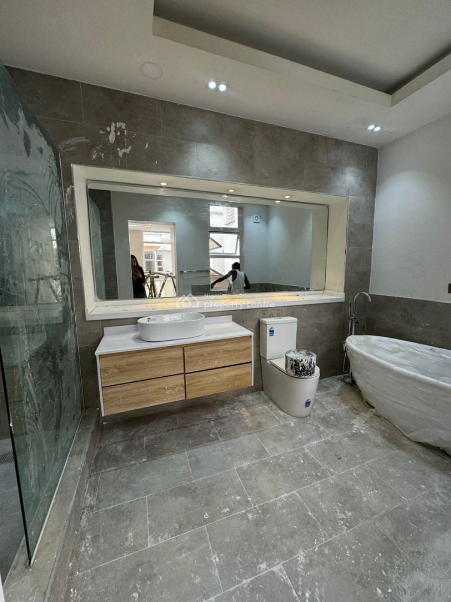 Nicely Maintained 2 Bedroom Luxurious Penthouse with Elevator Access, Banana Island, Ikoyi, Lagos, Flat / Apartment for Rent