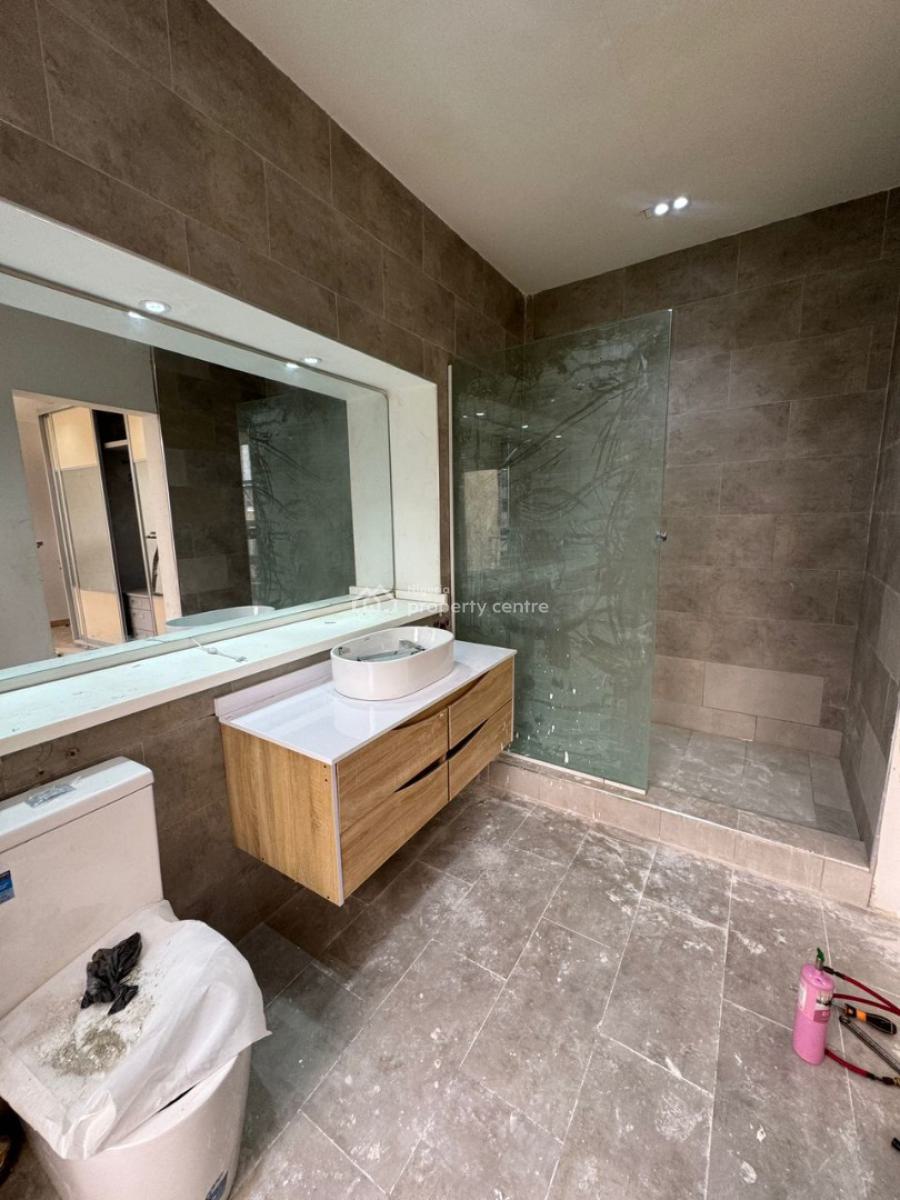 Nicely Maintained 2 Bedroom Luxurious Penthouse with Elevator Access, Banana Island, Ikoyi, Lagos, Flat / Apartment for Rent