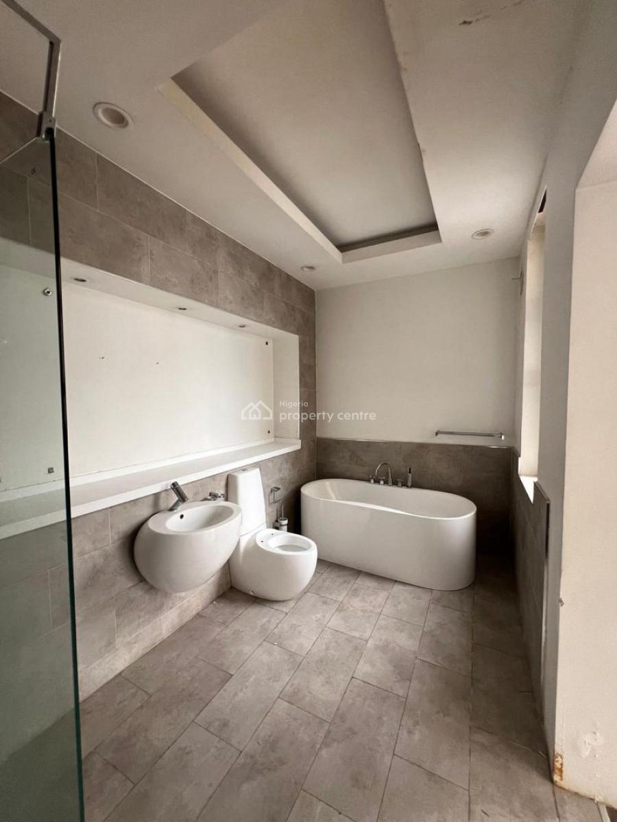 Nicely Maintained 2 Bedroom Luxurious Penthouse with Elevator Access, Banana Island, Ikoyi, Lagos, Flat / Apartment for Rent