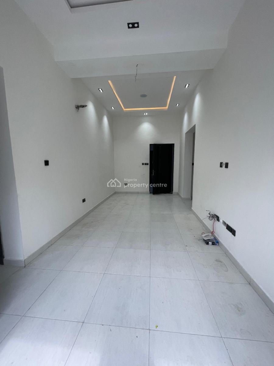 Nicely Built 2 Bedroom Apartment with Bq, Elevator & Gym, Lekki Phase 1, Lekki, Lagos, Flat / Apartment for Rent