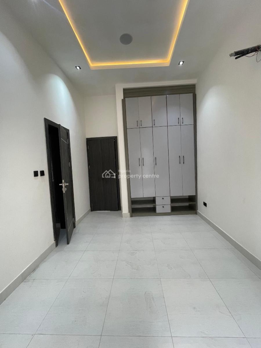 Nicely Built 2 Bedroom Apartment with Bq, Elevator & Gym, Lekki Phase 1, Lekki, Lagos, Flat / Apartment for Rent