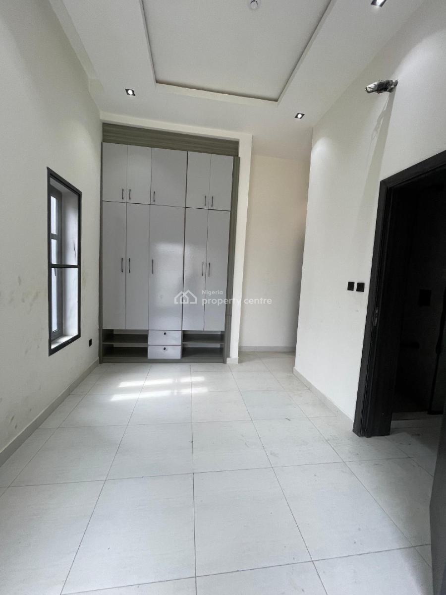 Nicely Built 2 Bedroom Apartment with Bq, Elevator & Gym, Lekki Phase 1, Lekki, Lagos, Flat / Apartment for Rent