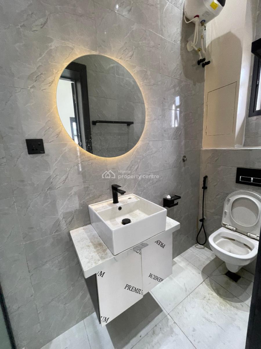 Nicely Built 2 Bedroom Apartment with Bq, Elevator & Gym, Lekki Phase 1, Lekki, Lagos, Flat / Apartment for Rent