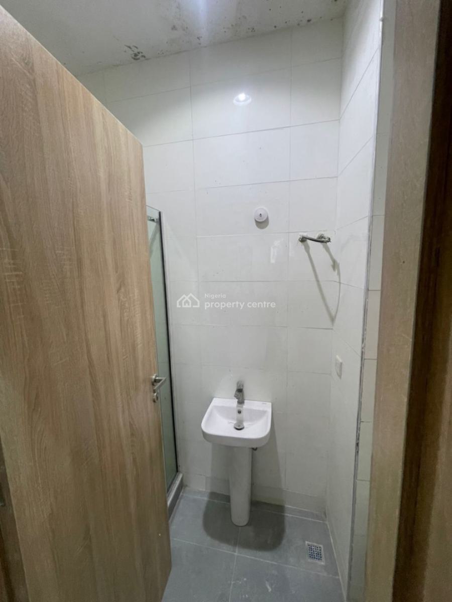 3 Bedroom Apartment in a Secured Estate, Ologolo, Lekki, Lagos, Flat / Apartment for Rent