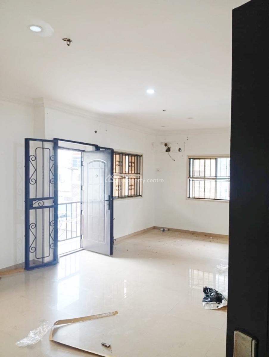a Well Maintained Spacious 5 Bedroom Fully Detached Duplex with Bq, Gra Phase 1, Magodo, Lagos, Detached Duplex for Rent