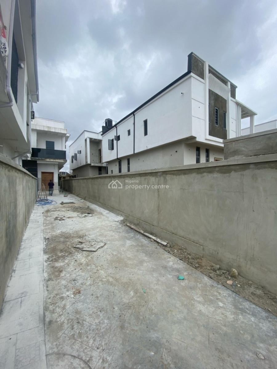 Elegant 4-bedroom Semi-detached Duplex with Bq, Ologolo, Lekki, Lagos, Semi-detached Duplex for Sale